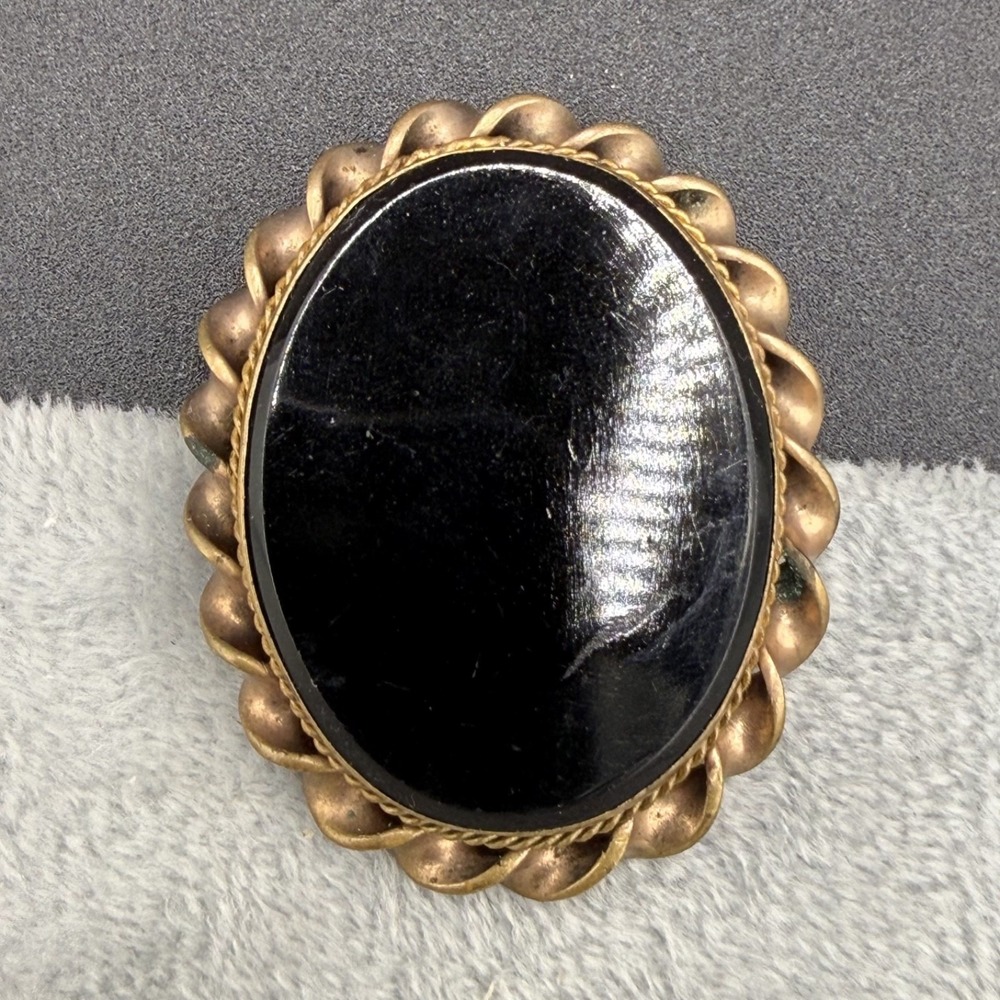 Vintage Estate Brooch Gold Tone Victorian Scalloped Black Oval Pin